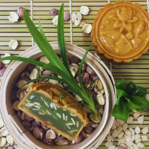 Baked Pandan Lotus (with or without yolk)